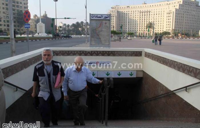 مدير أمن القاهرة يتفقد محطة"السادات"والمواطنون يستقبلونه بهتافات تحيا مصر