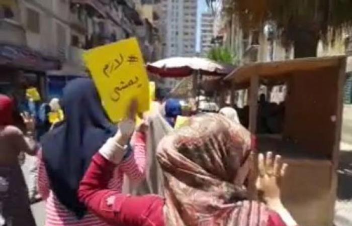 بالصور.. مظاهرة محدودة لنساء الإخوان فى غرب الإسكندرية