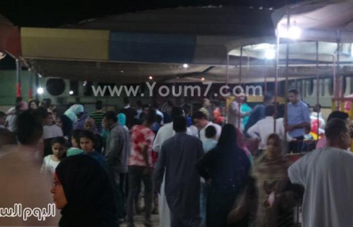 بالصور.. تزايد أعداد المواطنين المحتفلين بالعيد بعد تحسن الأحوال الجوية
