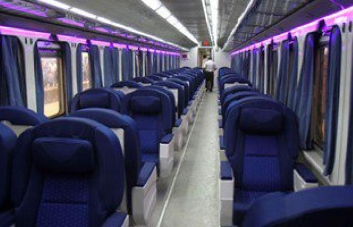 محلب ووزير النقل يدشنان تشغيل أول قطار VIP من القاهرة للإسكندرية