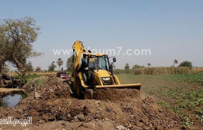 بالصور.. إصلاح عطل مفاجئ بخط المياه الرئيسى فى قليوب