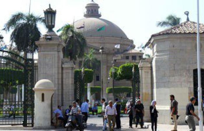 الأمن الإدارى يمشط جامعة القاهرة ويفض تجمعات الطلاب أمام الكليات