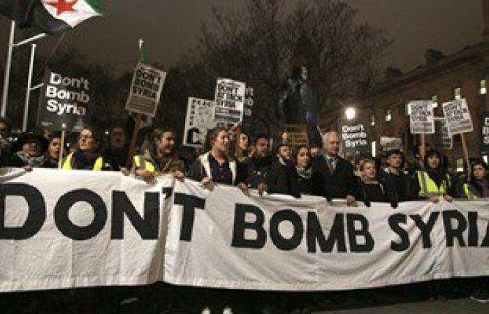 بالصور.. مظاهرة فى لندن ضد مشروع ضربات بريطانية فى سوريا