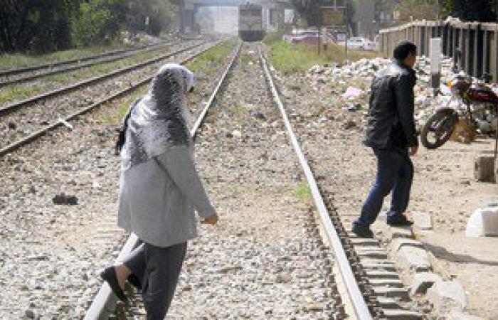 أهالى قرية الشغب بالأقصر يتجمهرون بسبب عدم إغلاق المزلقان حال مرور قطار