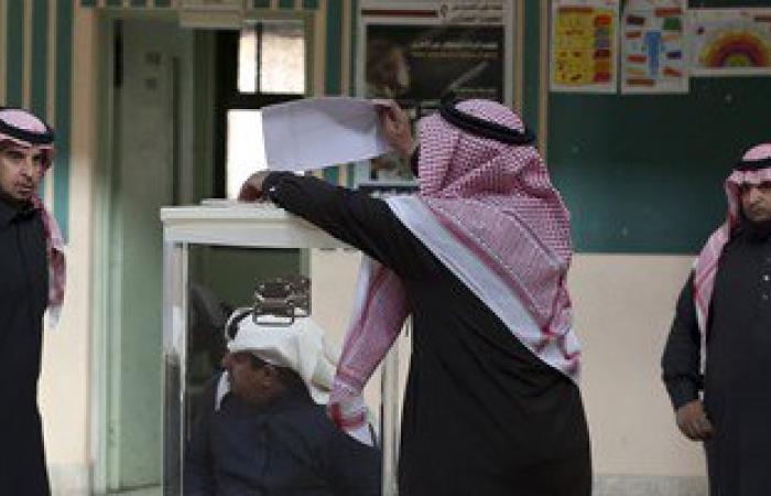 بالصور.. توافد الناخبين على لجان الانتخابات البلدية فى السعودية