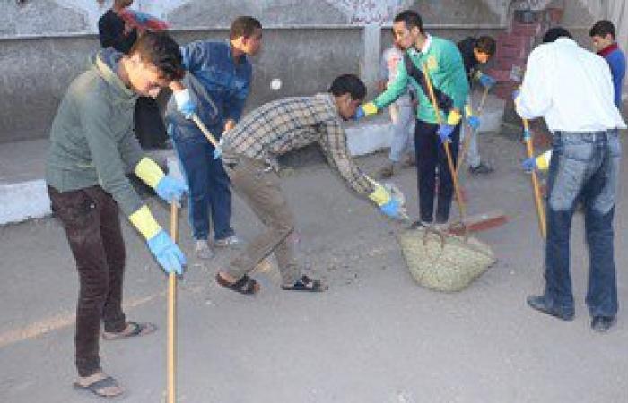 بالصور.. تحت شعار "نظف بلدك بلدك بيتك" حملة نظافة بمدينة البلينا جنوب سوهاج