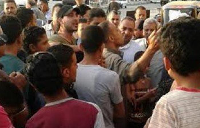 تجمهر العشرات أمام مركز شرطة أولاد صقر للمطالبة بضبط مسجلين