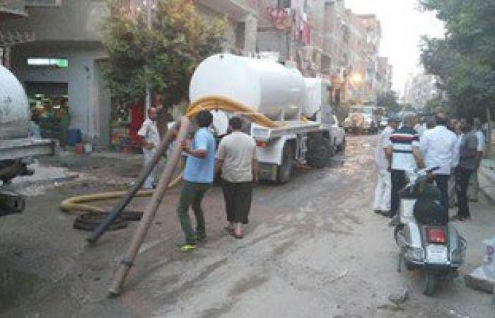بالصور.. مياه الشرب بالإسماعيلية تواصل عملها لحل مشكلة طفح الصرف ببعض الشوارع