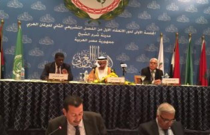 نواب البرلمان العربى يبدأون اجتماعهم بتوزيع حلاوة المولد