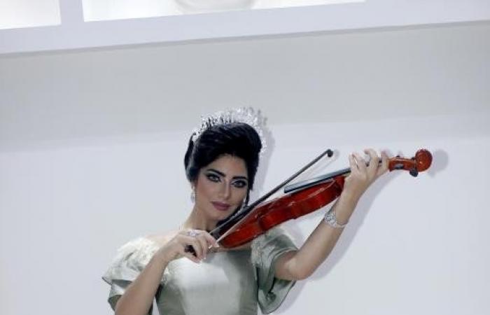 الموديل والممثلة هايدي تعرض أحدث فستان للمصممة رؤى نصيف