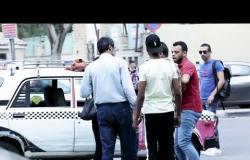 الصدمة.. سائق تاكسي جشع يحاول استغلال سيدة.. شاهد رد فعل المصريين