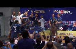 لاعبو فرنسا يفاجئون ديشامب في المؤتمر الصحفي عقب التتويج بكأس العالم