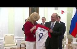 بوتين يستقبل رئيسة كرواتيا بالورود قبل نهائي المونديال.. والأخيرة تهديه قميص المنتخب الكرواتي