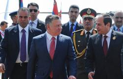 الرئيس المصري يصل إلى عمان والعاهل الأردني في مقدمة مستقبليه