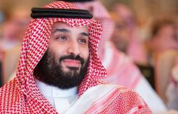 تصرف "لافت" من ولي عهد السعودية تجاه أمير الرياض ينال استحسان السعوديين (فيديو)