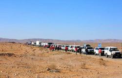 قافلة إنسانية تخترق مناطق سيطرة الجيش الأمريكي نحو مخيم الركبان شرقي سوريا (صور)