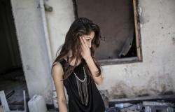 في مناطق الحرب السورية... زواج قاصرات وفقدان المعيل والعمل بصب الإسمنت