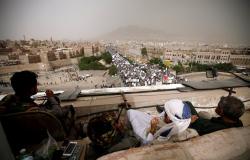 "أنصار الله" تعلن قصف تجمع للجيش اليمني في حجة بصاروخ باليستي