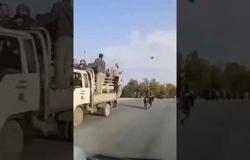 بالفيديو : فرار عشرات النزلاء من سجن إدلب بعد القصف الروسي