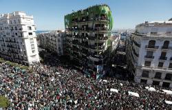 حزبان كبيران في الجزائر ينضمان للاحتجاجات