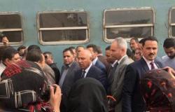 وزير النقل يتفقد محطة مصر ويستقل قطار المناشى ويستمع لشكاوى الركاب