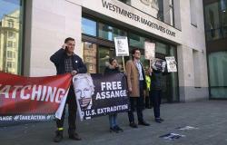 زعيم المعارضة البريطانية: يتعين على لندن معارضة تسليم أسانج لواشنطن