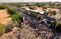 السودان يستعد لجمعة استثنائية.. والشعار "تسقط تاني"