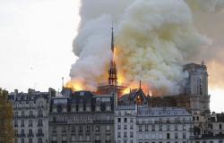 مشاهد جديدة لحريق كاتدرائية نوتردام في باريس (فيديو)