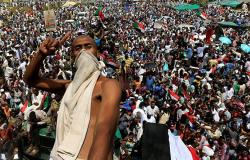 صحيفة سودانية: هروب المسؤول الأول عن قمع التظاهرات وقائد "كتائب الظل"