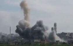 بالفيديو : إدلب وحماة تحت القصف.. وحشود عسكرية تنذر بمعركة كبيرة