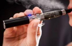 مصادرة 470 عبوة سائل سيجارة إلكترونية وإيقاف 19 محل تدخين