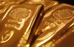 انخفاض أسعار الذهب عالمياً مع ارتفاع الدولار الأمريكي