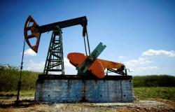 محدث.. النفط يعمق خسائره مع مخاوف تباطؤ الطلب العالمي
