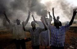 مدمرون لكن متحدون... متظاهرون سودانيون سريون ينظمون صفوفهم تحت الأرض
