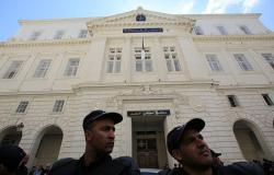 الإعدام لضباط كبار بالمخابرات الجزائرية