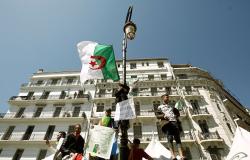 كاتب جزائري يدعو السلطات لتقديم تنازلات لإنجاح الحوار الوطني الشامل