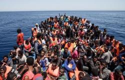 مخاوف من ارتفاع عدد القتلى إلى 80 في كارثة قارب المهاجرين قبالة تونس