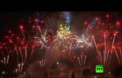 ألعاب نارية تضيء سماء باريس احتفالا بعيد فرنسا الوطني