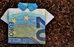 اليورو يتراجع لأدنى مستوى في شهرين مع بيانات اقتصادية سلبية