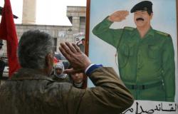 بالصور: صدام حسين عند مدخل مؤسسة حكومية عراقية يثير الجدل