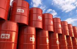 محدث.. النفط يتهاوى 6.5% مع إعلان ترامب تعريفات ضد الصين