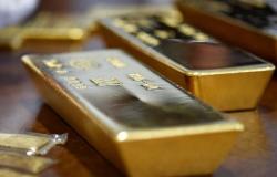 أسعار الذهب تتراجع عالمياً وتفقد 18 دولاراً