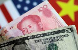 الدولار يكسر حاجز 7 يوانات صينية لأول مرة في عقد