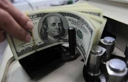 مسح: الدولار سيتراجع حال استسلام الفيدرالي لضغوط ترامب والسوق