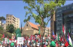 دعما للاجئين الفلسطينيين.. وقفة احتجاجية أمام وزارة العمل ببيروت