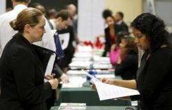 طلبات إعانة البطالة الأمريكية تتجاوز التوقعات