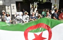 الجزائر... آلاف يتظاهرون في الجمعة الـ26 من مسيرات الحراك الشعبي