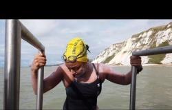 أول امرأة سورية تسبح من بريطانيا إلى فرنسا بمفردها