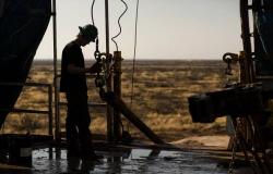 إغلاق 12 منصة للتنقيب عن النفط في الولايات المتحدة