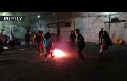 أطفال شجعان يلعبون كرة النار حفاة بمناسبة العام الهجري الجديد